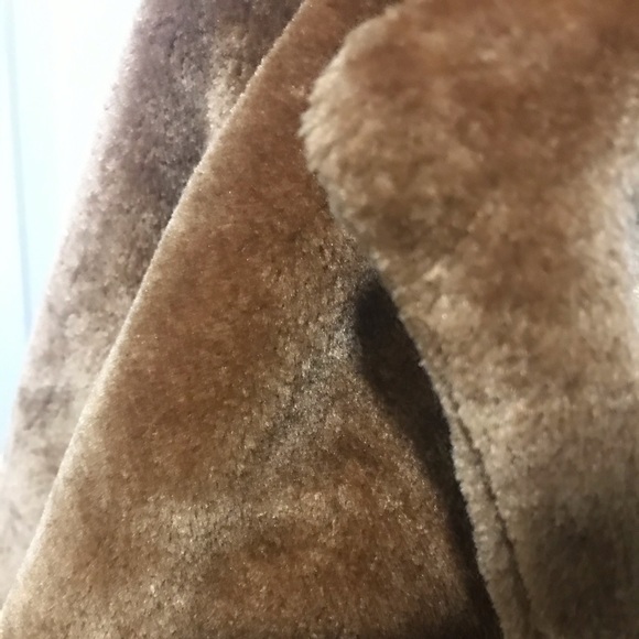A velvet, fur jacket or Coat - Picture 5 of 5